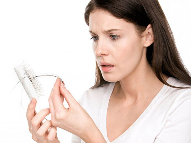 Rối loạn nội tiết tố là nguyên nhân gây rụng tóc hàng đầu ở nữ